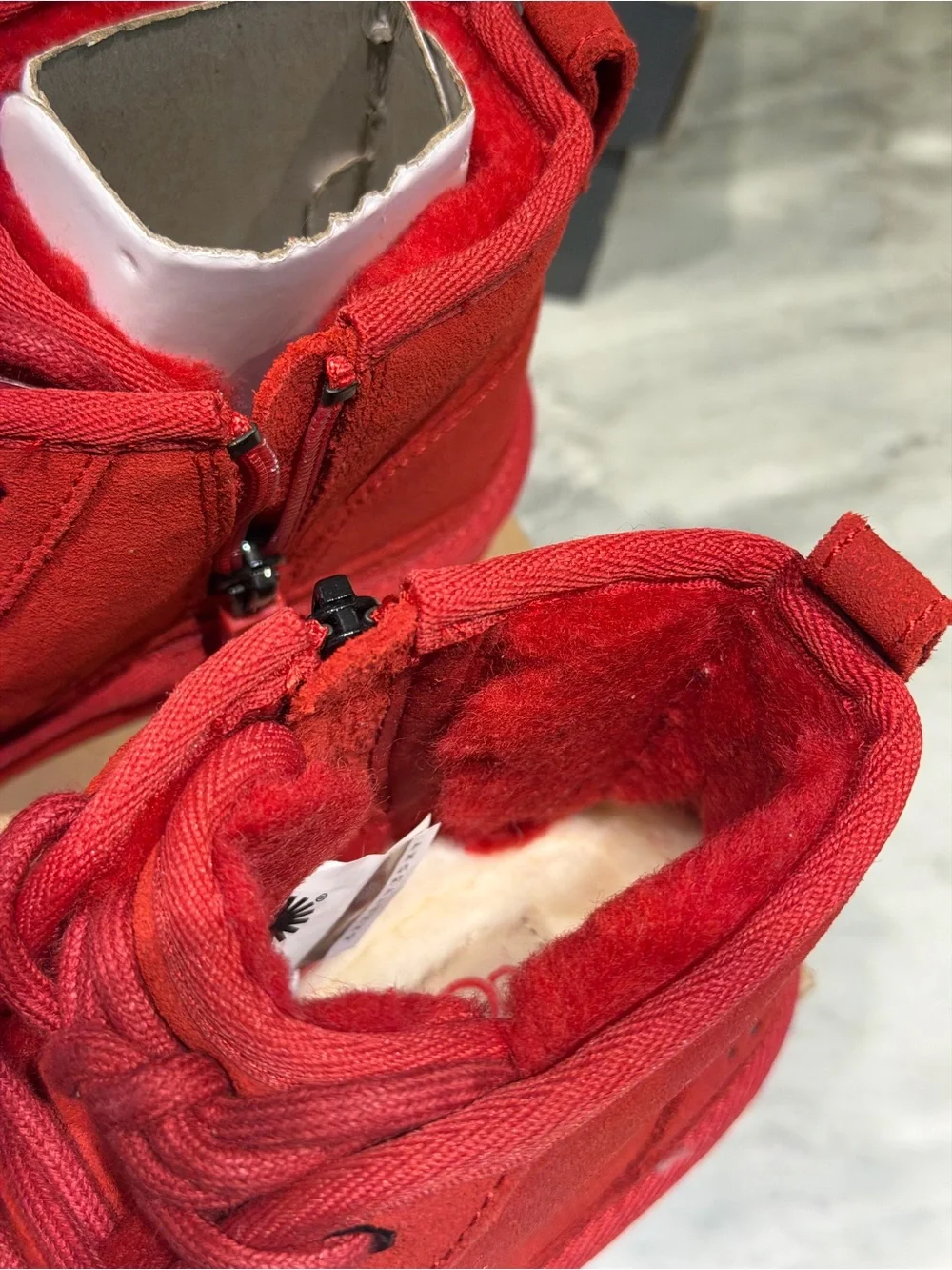 UGG Kids Red Suede Lace-Up Ankle Boots t neumell ll